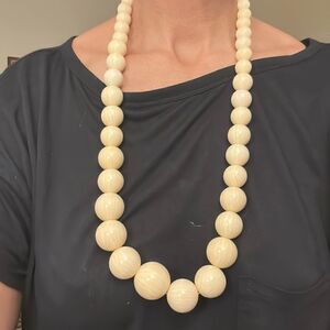 MARION GODART White Lucite Graduated Beads Screw Clasp Choker Necklace FRENCH
